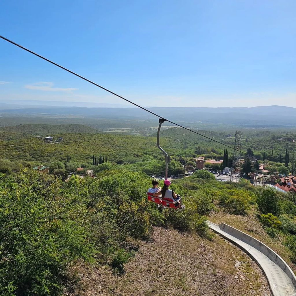Aerosilla Los Cocos, vistas únicas del Valle de Punilla desde las sierras